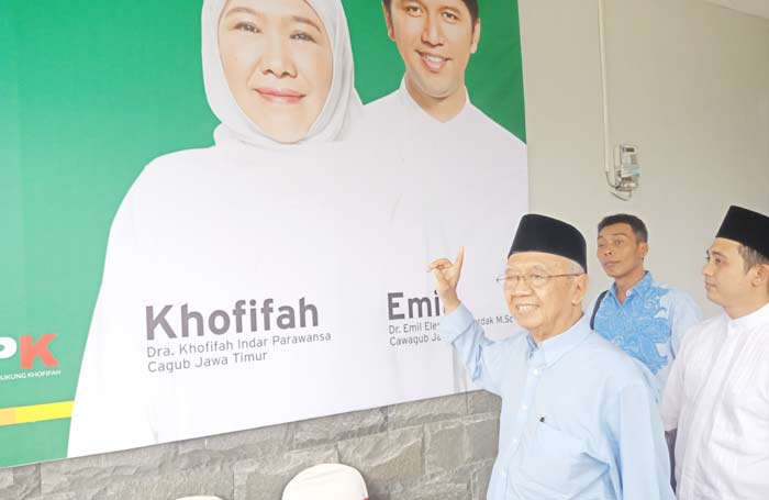 Gus Solah saat mengunjungi Posko Relawan Pemenangan Khofifah-Emil. foto: DIDI ROSADI/ BANGSAONLINE