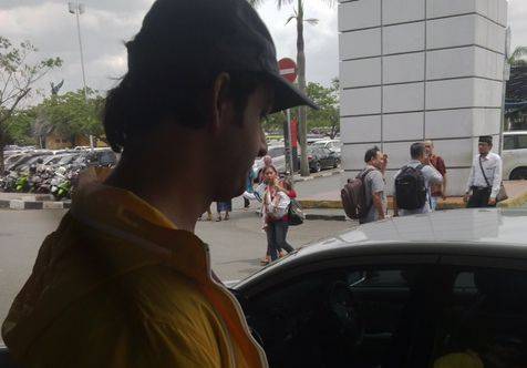 Saurabh Raj Jain saat tiba di Indonesia. foto: kapanlagi.com