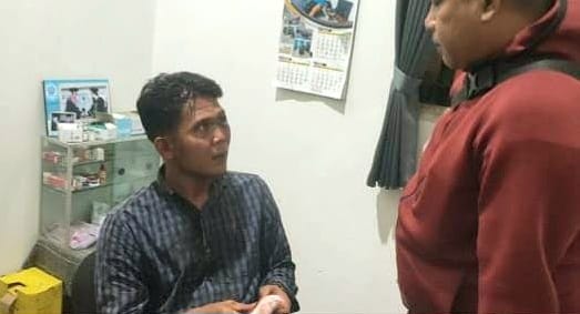 Pelaku saat diamankan di Mapolsek Karang Penang