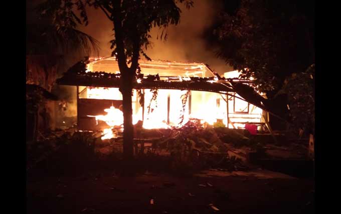 Bara api menghanguskan rumah milik Supriyanto.