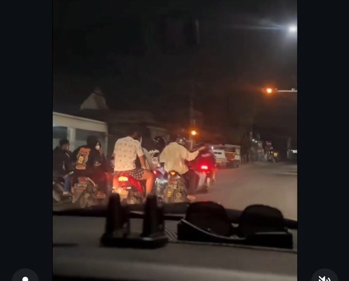 Tangkapan layar video viral saat sekelompok pemuda diduga gangster konvoi di kawasan Bubutan