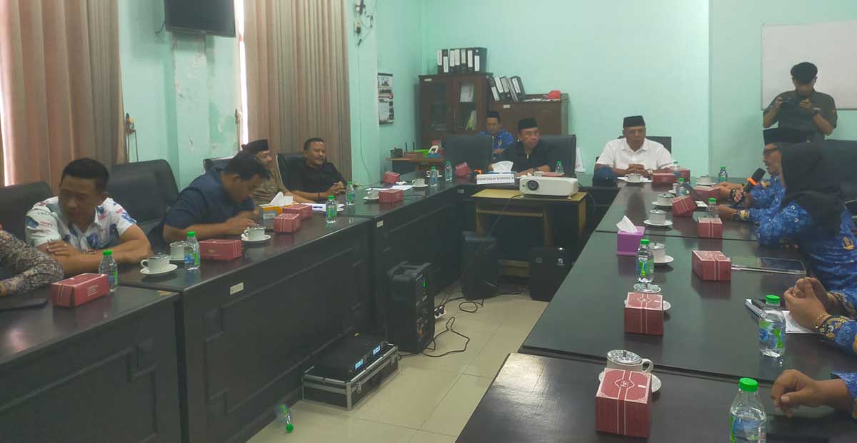 Rapat antara dewan dengan DPMD Jombang.