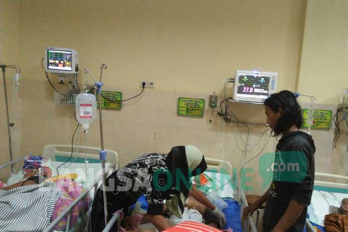Korban saat masih dirawat di ruang Pavilium Asoka RSUD Jombang, Rabu (6/7/2017). foto: ROMZA/ BANGSAONLINE