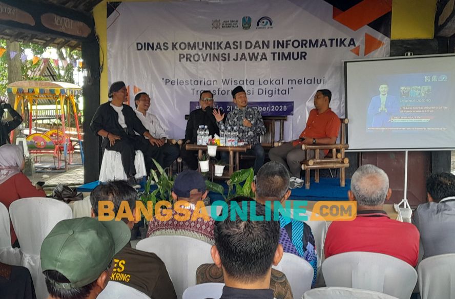 Ketua Komisi A DPRD Jatim Dedi Irwansa saat sosialisasi soal wisata lokal, Jumat (21/11/2025). foto: Mustain/BANGSAONLINE