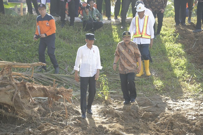 Kawal RI 1, Pakde Karwo Fokus Pulihkan Infrastruktur Jalan