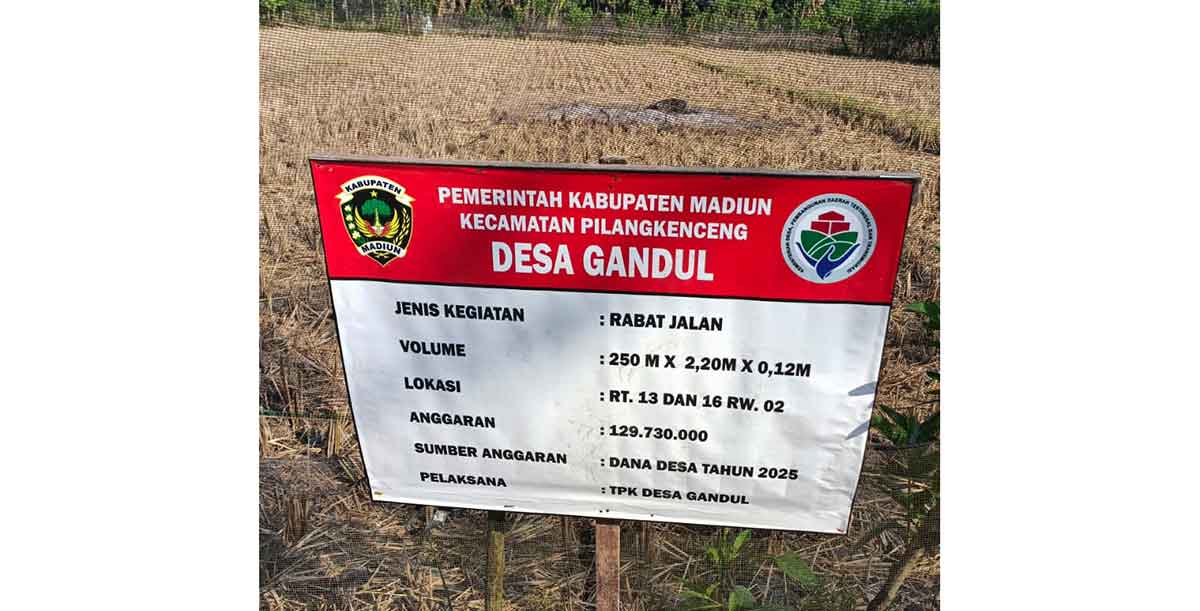 Papan proyek di Desa Gandul, Kecamatan Pilangkenceng, Kabupaten Madiun.