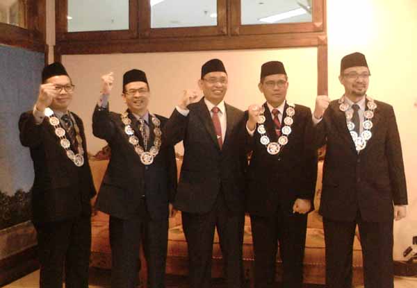 Para wakil rektor Unair yang dilantik