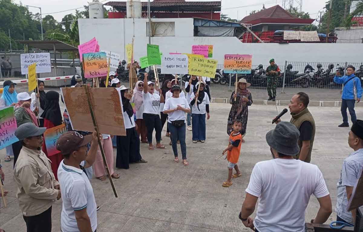 Ratusan Warga Protes Polusi ke PT Cargill Pasuruan, Desak Relokasi atau Penutupan