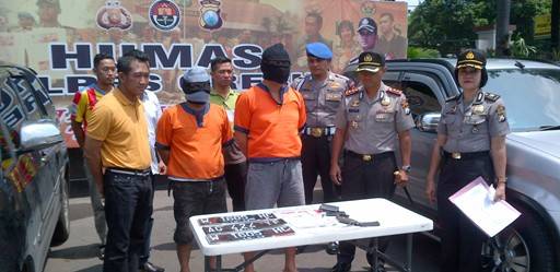 Kapolres, E Zulpan ketika  gelar para pelaku. syuhud/BangsaOnline