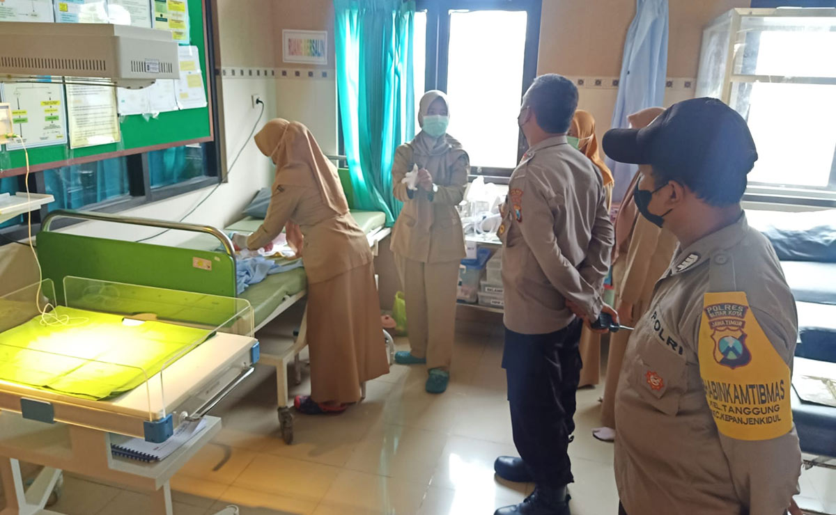 Bayi Perempuan Ditemukan di Depan Toko Besi di Kota Blitar