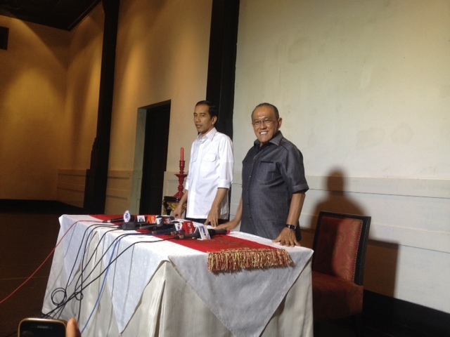 Abu Rizal Bakrie bersama Jokowi. Foto: detik.com
