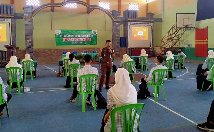 Kegiatan JMS di SMAN 1 Trenggalek. (foto: HERMAN/BANGSAONLINE)