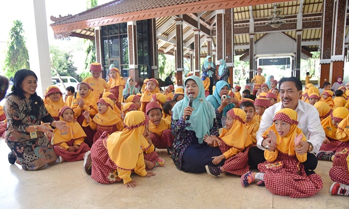 Wakil Bupati Sidoarjo H. Nur Ahmad Syaifuddin beserta Hj. Ida Nur Ahmad Syaifuddin menerima langsung kehadiran rombongan tersebut, Jumat (25/5).