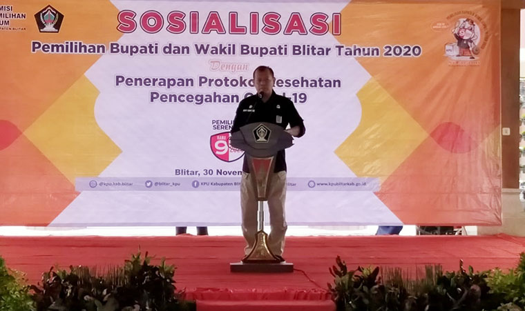 Kepala Bakesbangpol Kabupaten Blitar, Dicky Cobandono menyampaikan tentang pentingnya penerapan protokol kesehatan.