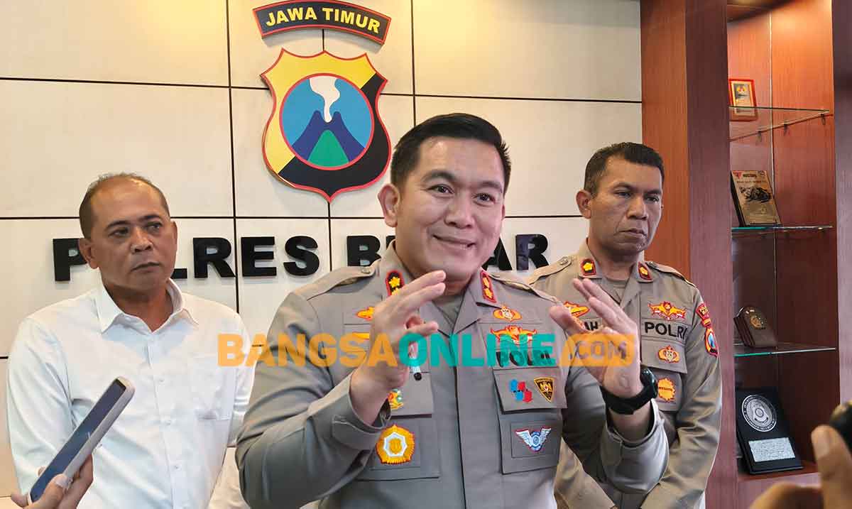 Kapolres Blitar, AKBP Arif Fazlurrahman, saat memberi keterangan ke awak media terkait larangan sound horeg. Foto: AKINA NUR ALANA/BANGSAONLINE