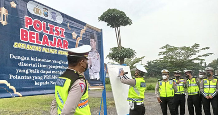 Suasana pelaksanaan Polisi Belajar yang dilakukan Polres Nganjuk.