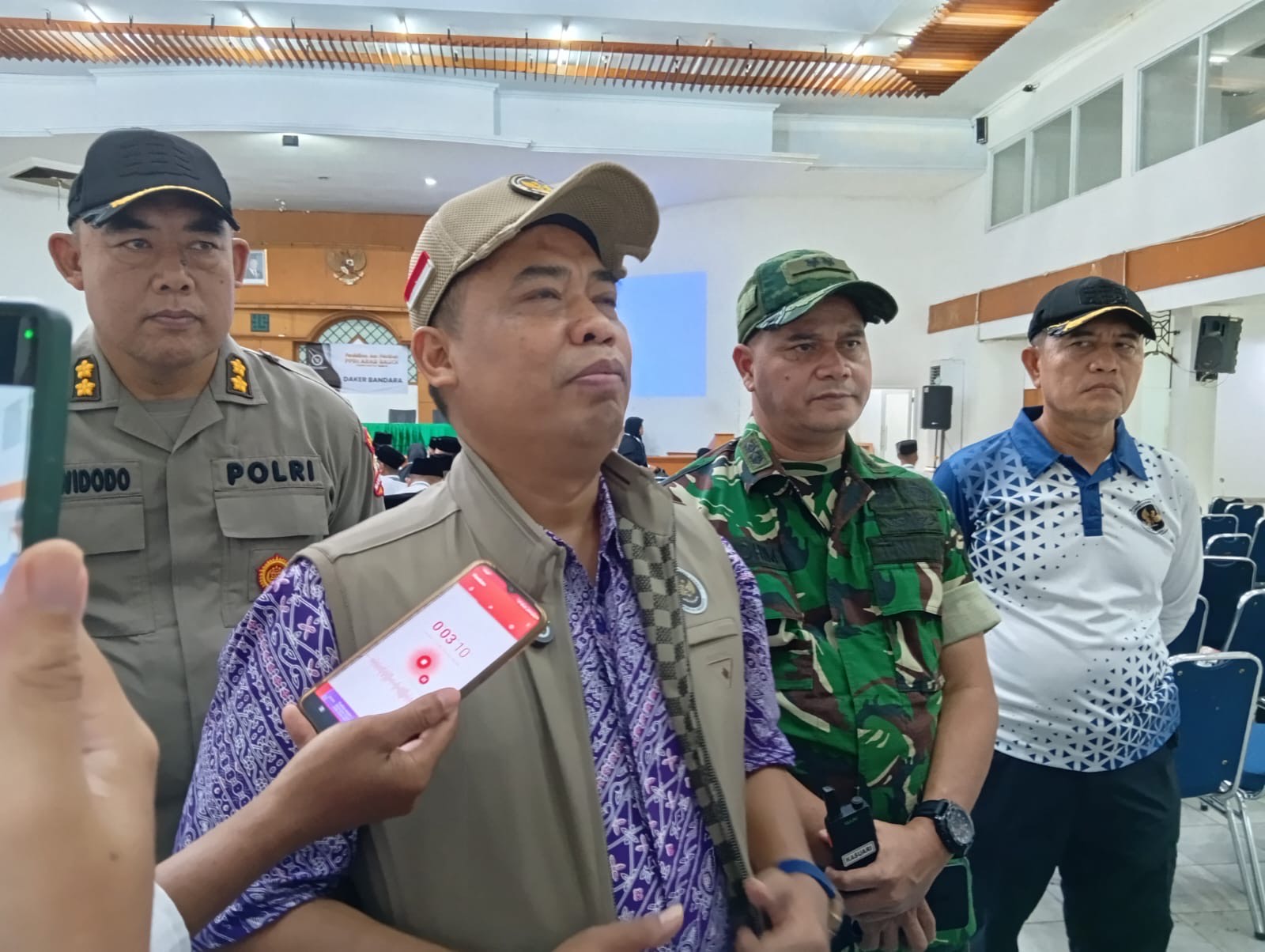 Abdul Basir, Kabag Pengelolaan SDM Kemenhaj saat memberi keterangan kepada awak media