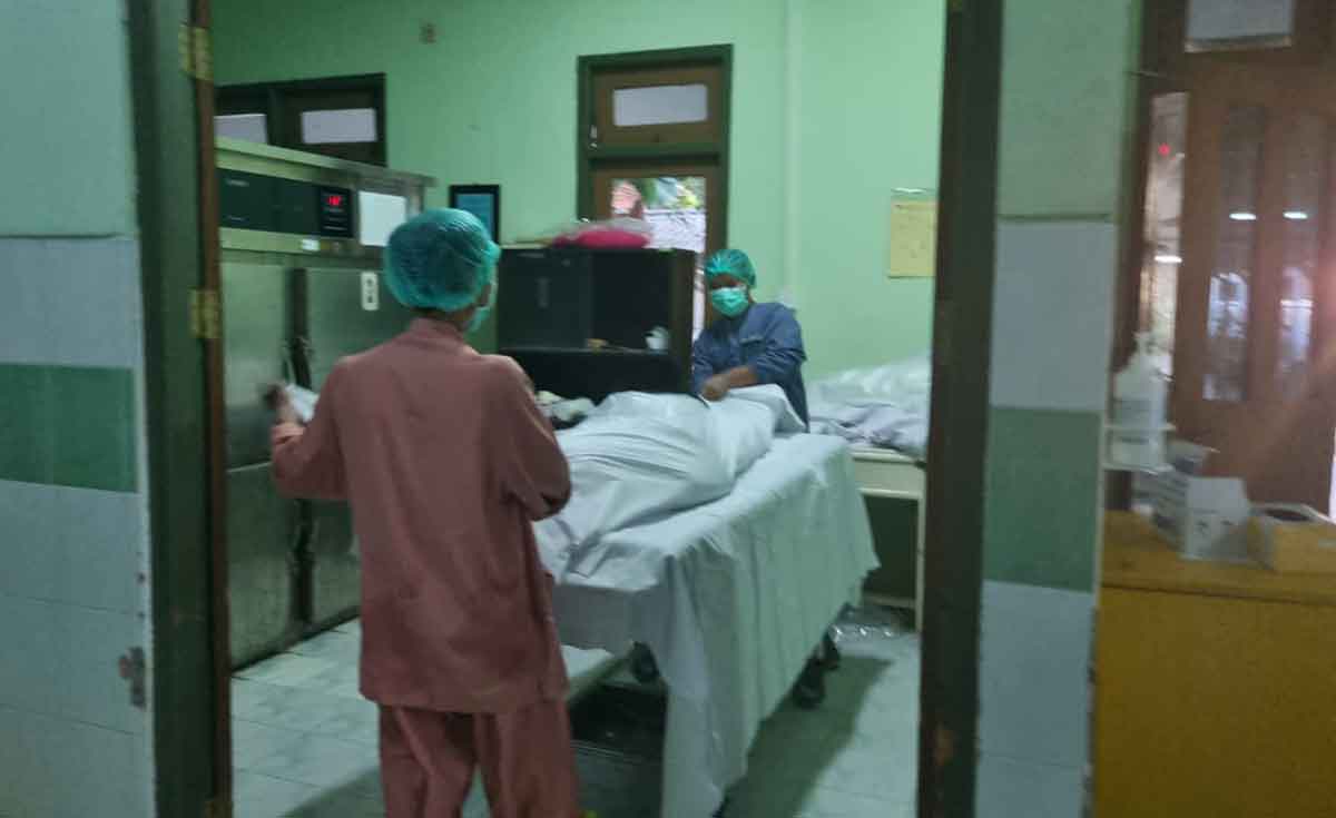 Jasad korban saat berada di RSUD Ibnu Sina Gresik. Foto: Ist