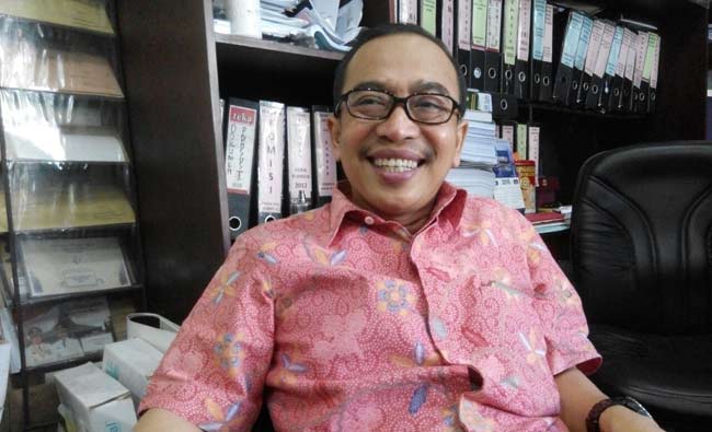SOROTI PASAR: Anggota Komisi B DPRD, H Khoirul Huda saat di DPRD Sidoarjo, Jumat (22/7). foto: MUSTAIN/ BANGSAONLINE