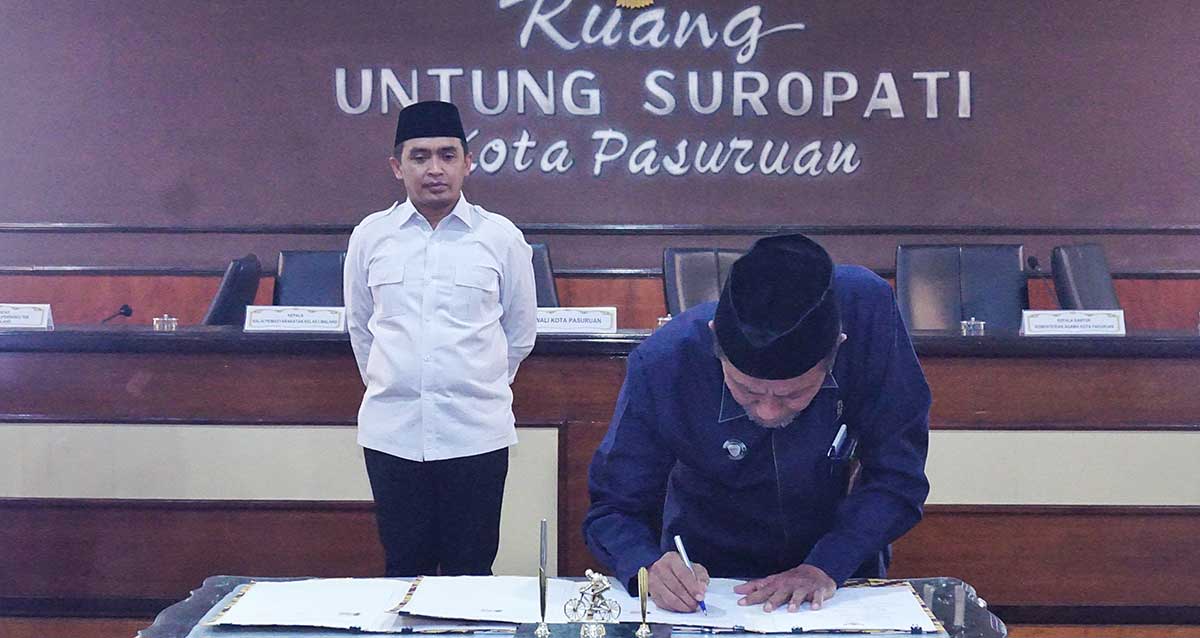 Wali Kota Pasuruan saat menyaksikan penandatanganan Nota Kesepakatan Bersama lintas sektor.