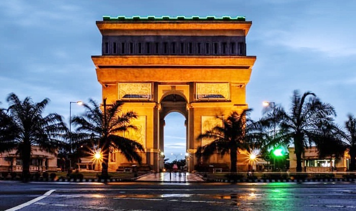 Warga Kediri merayakan malam tahun baru di SLG