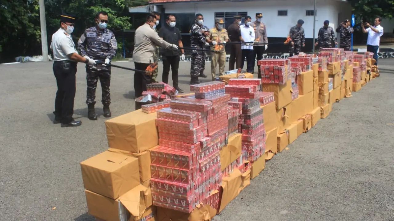 Pemusnahan rokok ilegal senilai Rp900 juta di Bangkalan