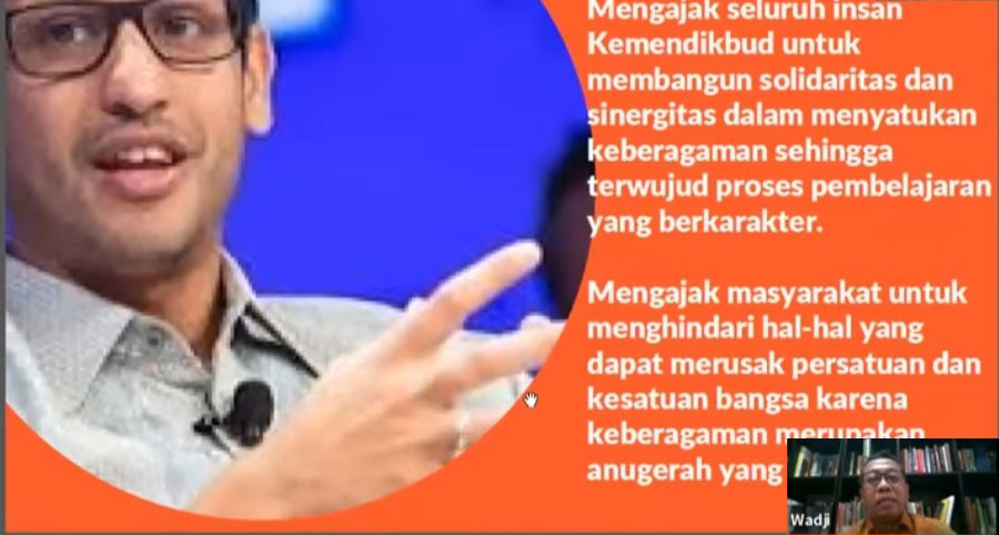 Tangkapan layar saat salah seorang narasumber, Wadji, memaparkan materinya secara virtual.