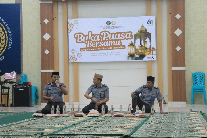 Kalapas Pemuda Madiun saat memimpin acara buka puasa bersama