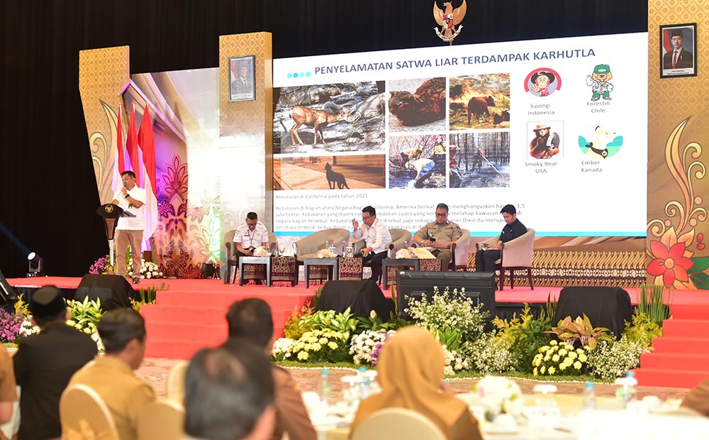 Rapat Koordinasi Penanganan Dampak Hidrometeorologi di Dyandra Convention Center.