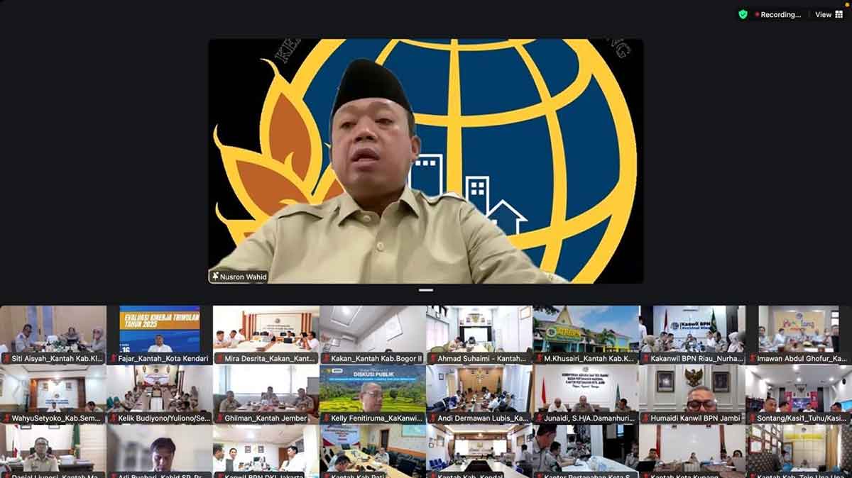 Menteri ATR/BPN, Nusron Wahid, saat Rapat Evaluasi Penyelesaian Berkas Layanan Pertanahan.