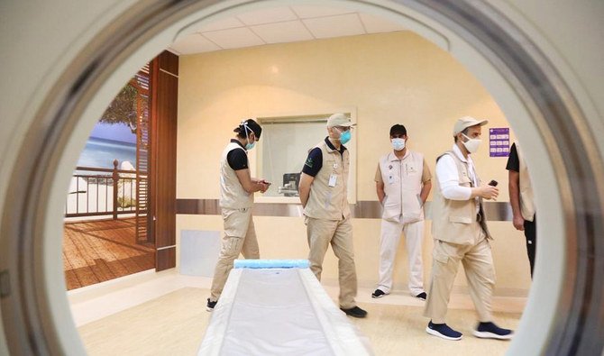 Wael Hamzah Mutair, Direktur Jenderal Urusan Kesehatan Makkah, memeriksa fasilitas kesehatan di tempat-tempat suci, untuk memastikan kesiapan dalam menyediakan perawatan medis bagi jemaah haji. foto: SPA