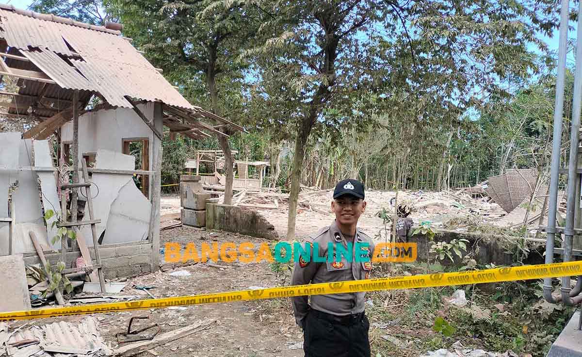 TKP ledakan di Dusun Sadeng, Desa Karangbendo, Kecamatan Ponggok, Kabupaten Blitar. Foto: AKINA NUR ALANA/BANGSAONLINE