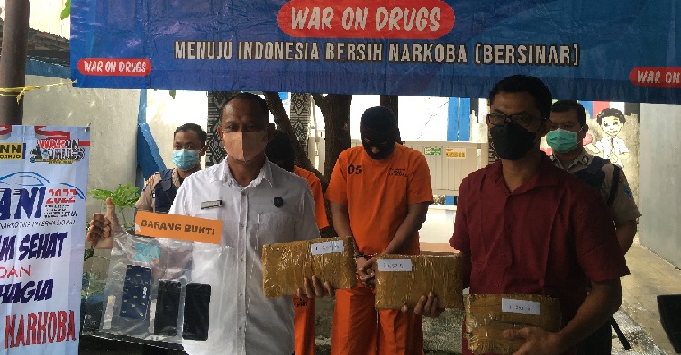 BNN Sidoarjo Uangkap Perdagangan Ganja 4 Kilogram