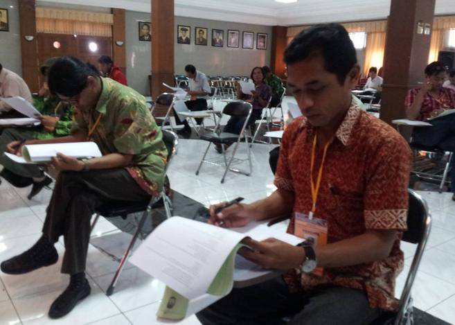 TES TULIS
