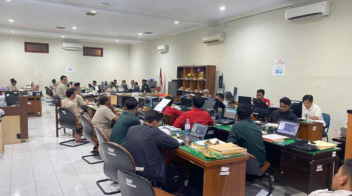 Kantah Kabupaten Pasuruan saat menggelar rapat internal seksi survei dan pemetaan.