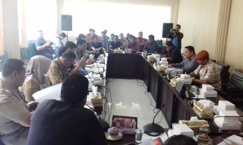 Rapat Dengar Pendapat (RDP) Komisi III DPRD Kota Probolinggo dengan PT. AFU terkait keluhan warga RT 8 RW 7 Kelurahan Sukabumi.