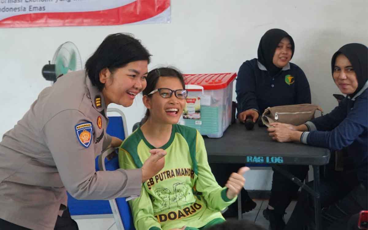 Peringati Hari Polwan ke-76, Polwan di Sidoarjo Peduli Kesehatan Difabel