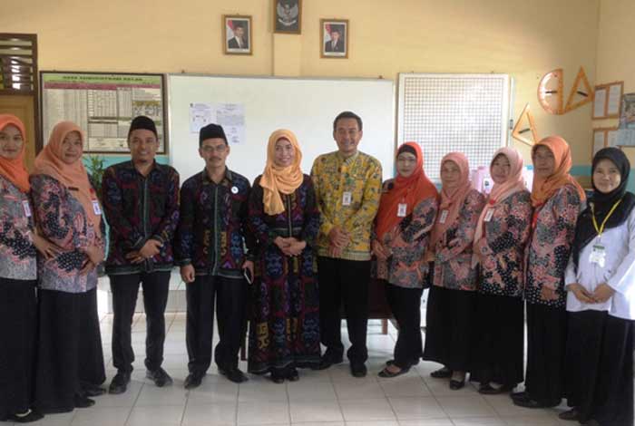 Tim Dewan Pendidikan Tuban saat melakukan sidak UNBK pada tahun lalu. 