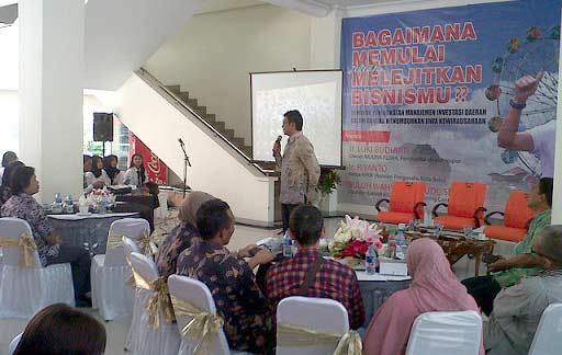 Wali Kota Batu Edy Rumpoko ketika memberi pemaparan pada peserta.