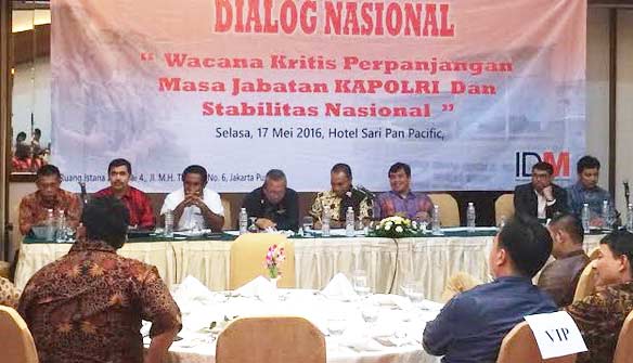 Diskusi wacana perpanjangan Jenderal Badrodin Hotel Sari Pan Pacific, Selasa (17/5). foto: merdeka.com
