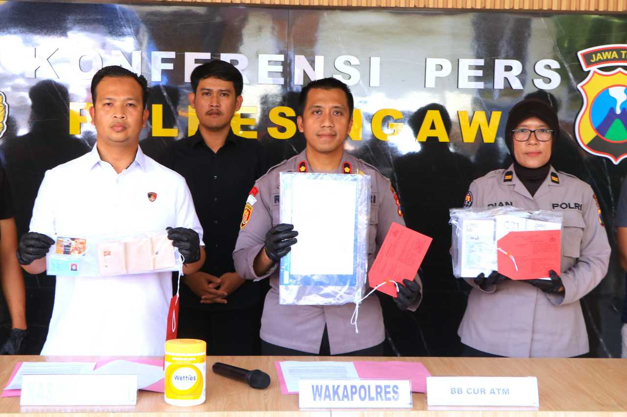 Konferensi pers Polres Ngawi pengungkapan pembobolan saldo ATM mahasiswi