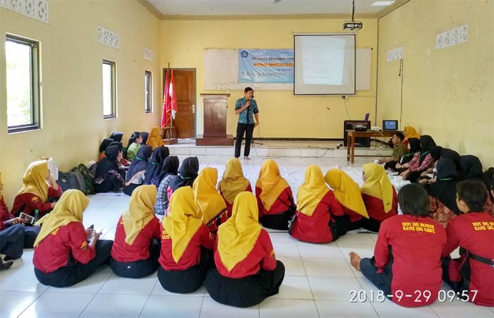 Suasana temu akrab dan LDKM mahasiswa Prodi Matematika Unirow. foto: GUNAWAN/ BANGSAONLINE