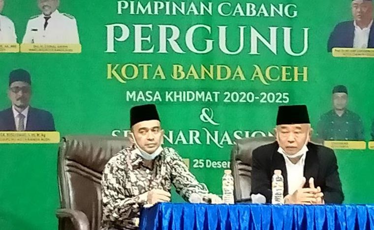 Prof. Dr. KH. Asep Saifuddin Chalim, M.A. (kanan) dan Dr. Saifullah Idris (kiri). foto: mma/ bangsaonline.com