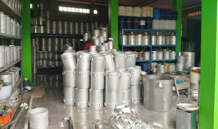 Alfalan, home industri yang memproduksi alat-alat rumah tangga.