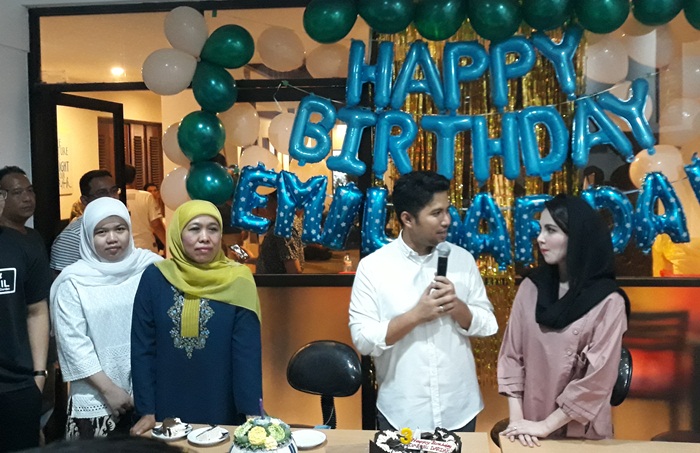 Khofifah Balas Kunjungi Emil di Hari Ulang Tahun