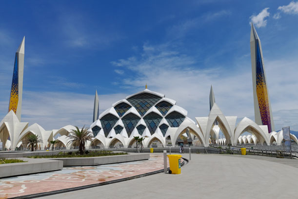 Subhanallah Masjid Raya Al Jabbar, Perpaduan Arsitektur Modern Dengan ...