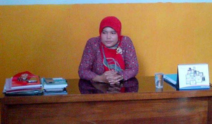 Kades Ngimboh, Ana Mukhlisah. foto: syuhud/ BANGSAONLINE