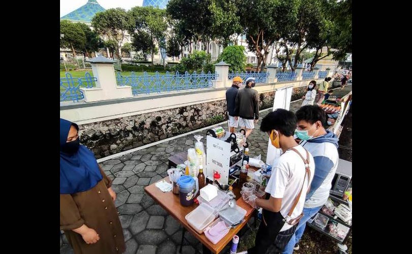 Stand Warung Dulang 88 di kawasan Masjid Al-Akbar Surabaya. foto: nanang fachrurozi/ bangsaonline.com
