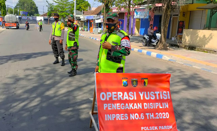 Operasi Yustisi Penegakan Disiplin Inpres No. 6 Tahun 2020 Polsek Paron. (foto: ist)