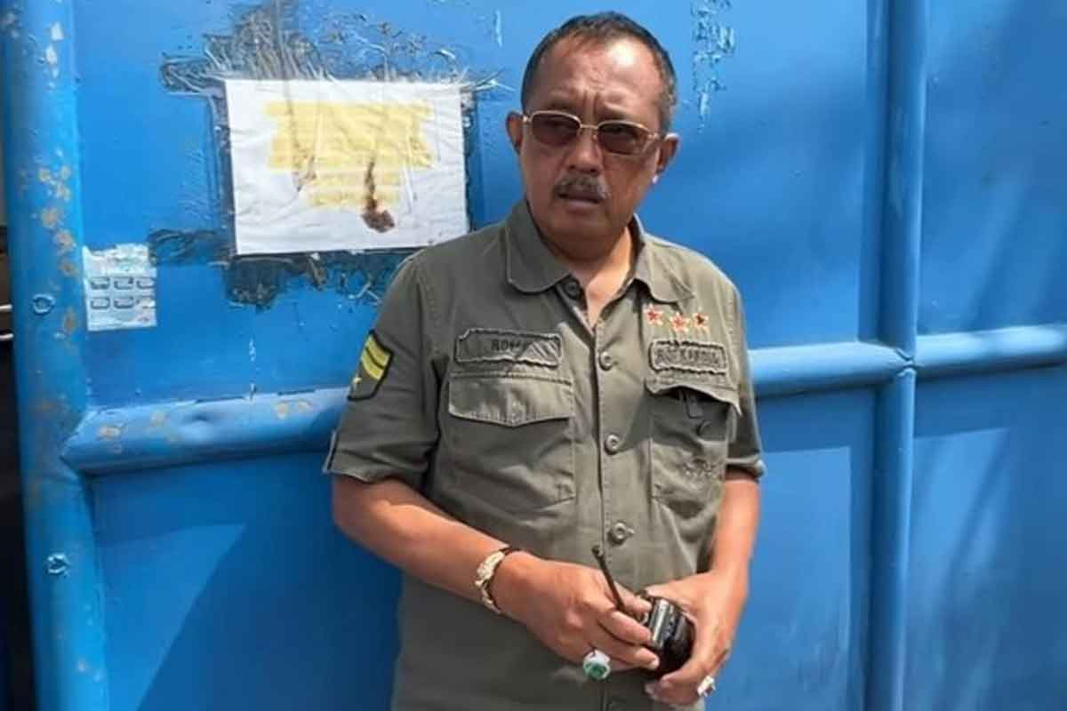 Wakil Wali Kota Surabaya, Armuji saat mengunjungi CV Sentosa Seal. 
